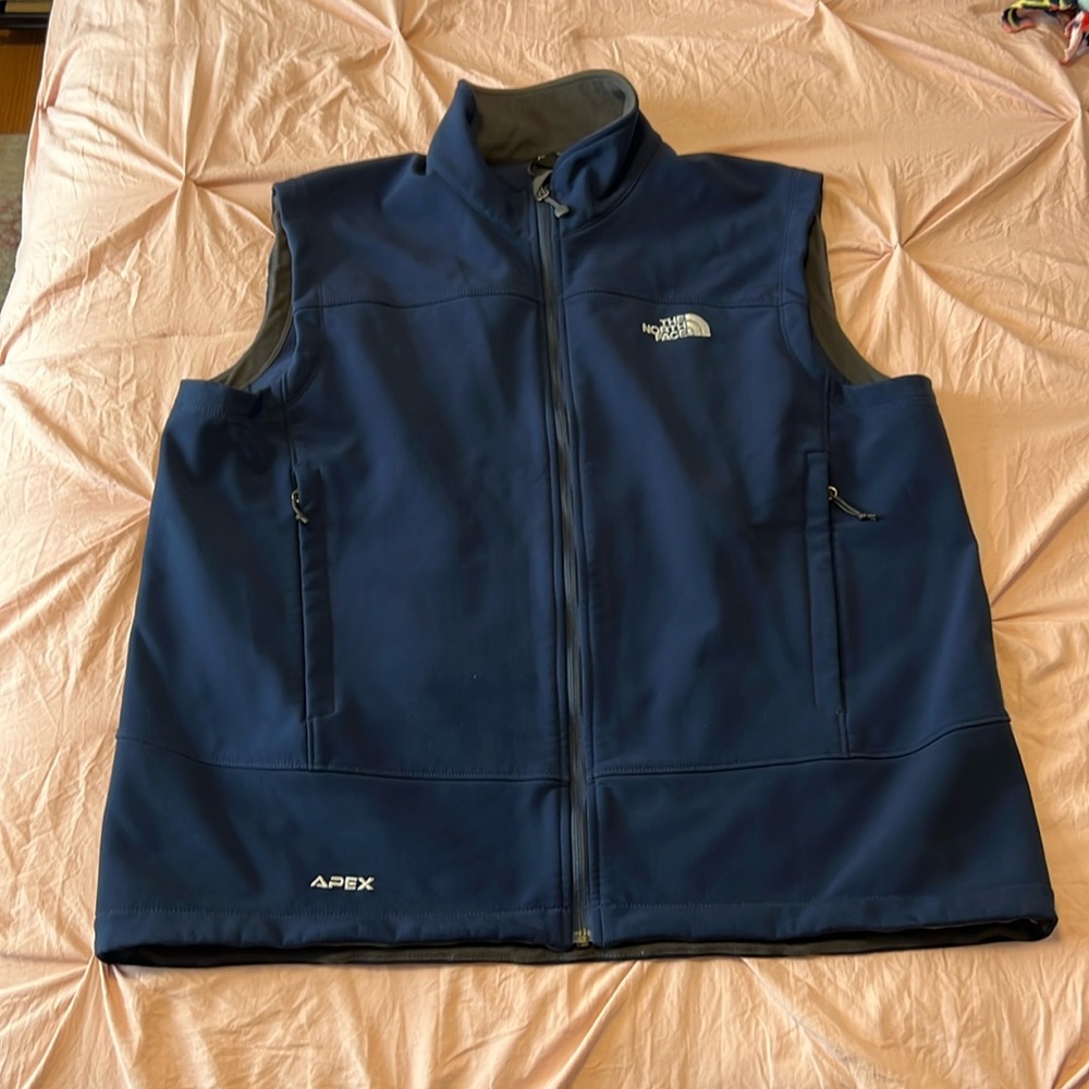 Men’s Apex North Face fleece lined vest. Like new. XL Navy blue